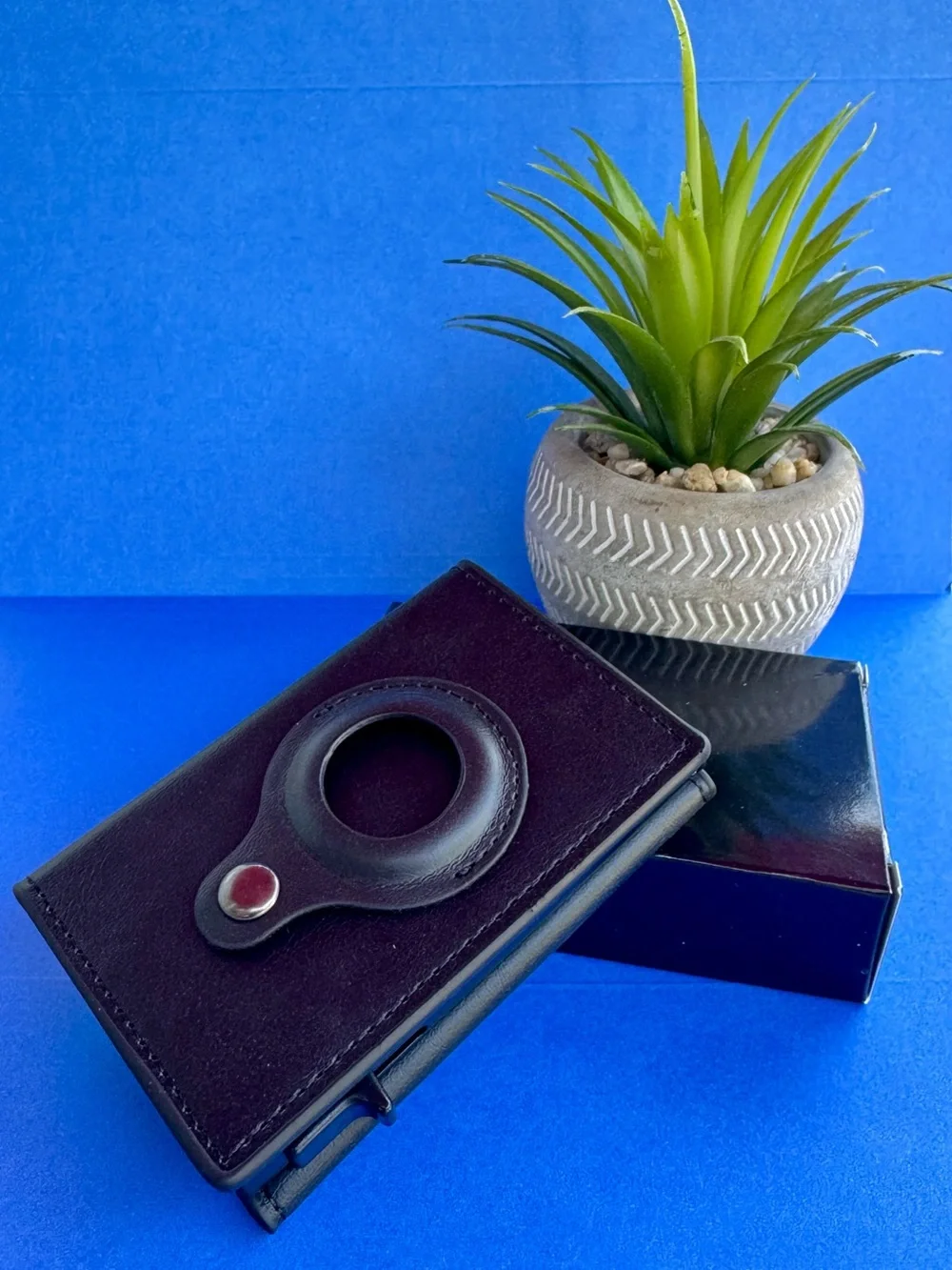 Minimalist Pop-Up Wallet in Black with AirTag Holder & RFID Blocking - Brand New